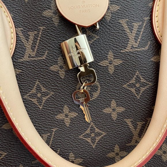 Louis Vuitton Rivoli MM Monogram New Sold Out - Picture 5 of 11